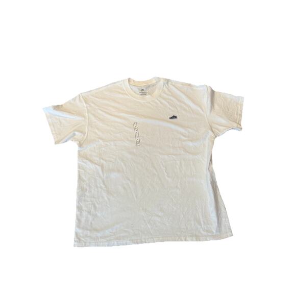 Nike Men’s White Graphic Tee XL Loose Fit T-Shirt Sneaker Logo NWT - Picture 1 of 7